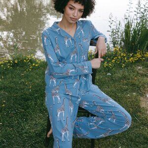 Chelsea Peers Organic Cotton Iconic Giraffe Long Pajama-Set Blue Medium New
